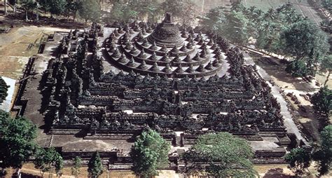  Borobudur: Złote Wzorce i Tajemnicze Symbolika w Archiecture 8 Wieku!